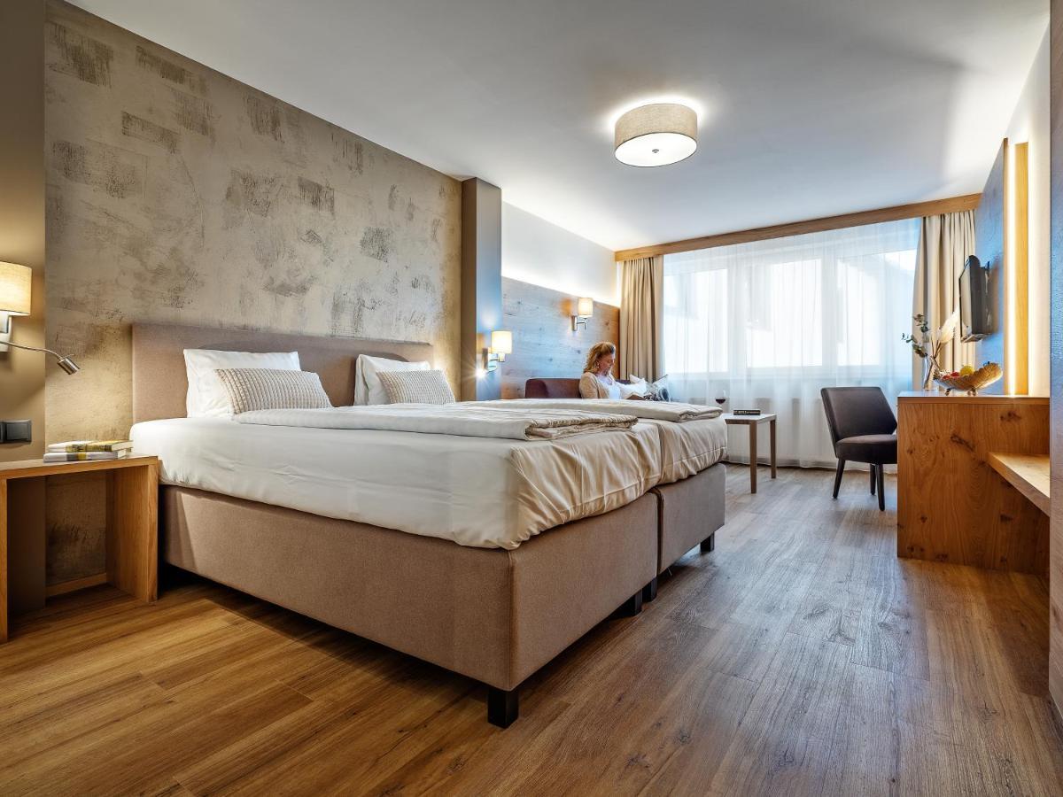 Stadthotel Eggerbraeu Имст Экстерьер фото
