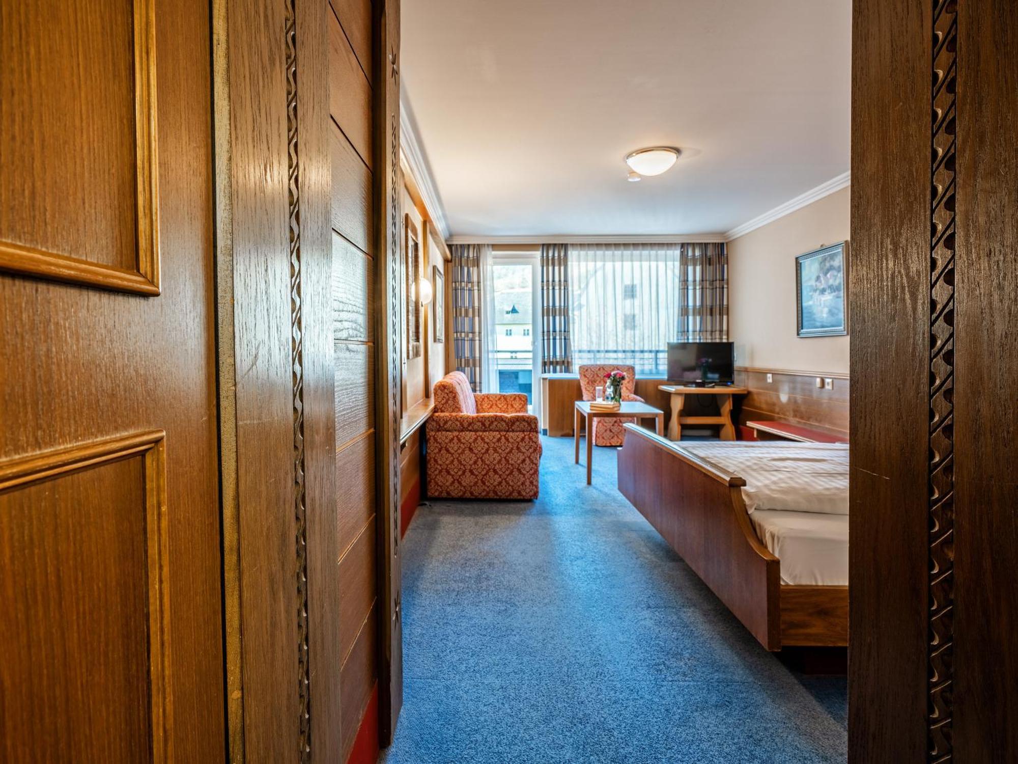 Stadthotel Eggerbraeu Имст Экстерьер фото