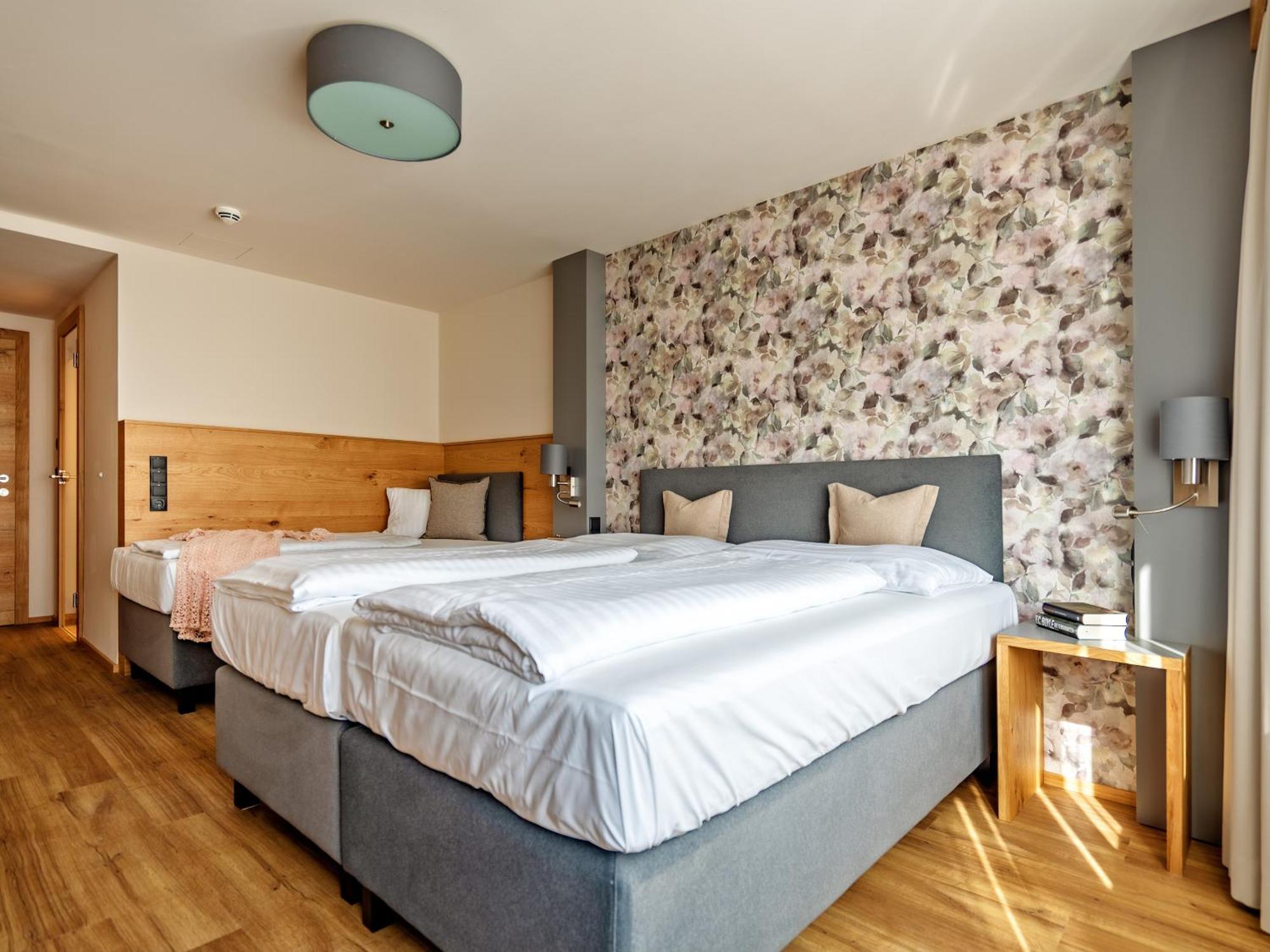 Stadthotel Eggerbraeu Имст Экстерьер фото