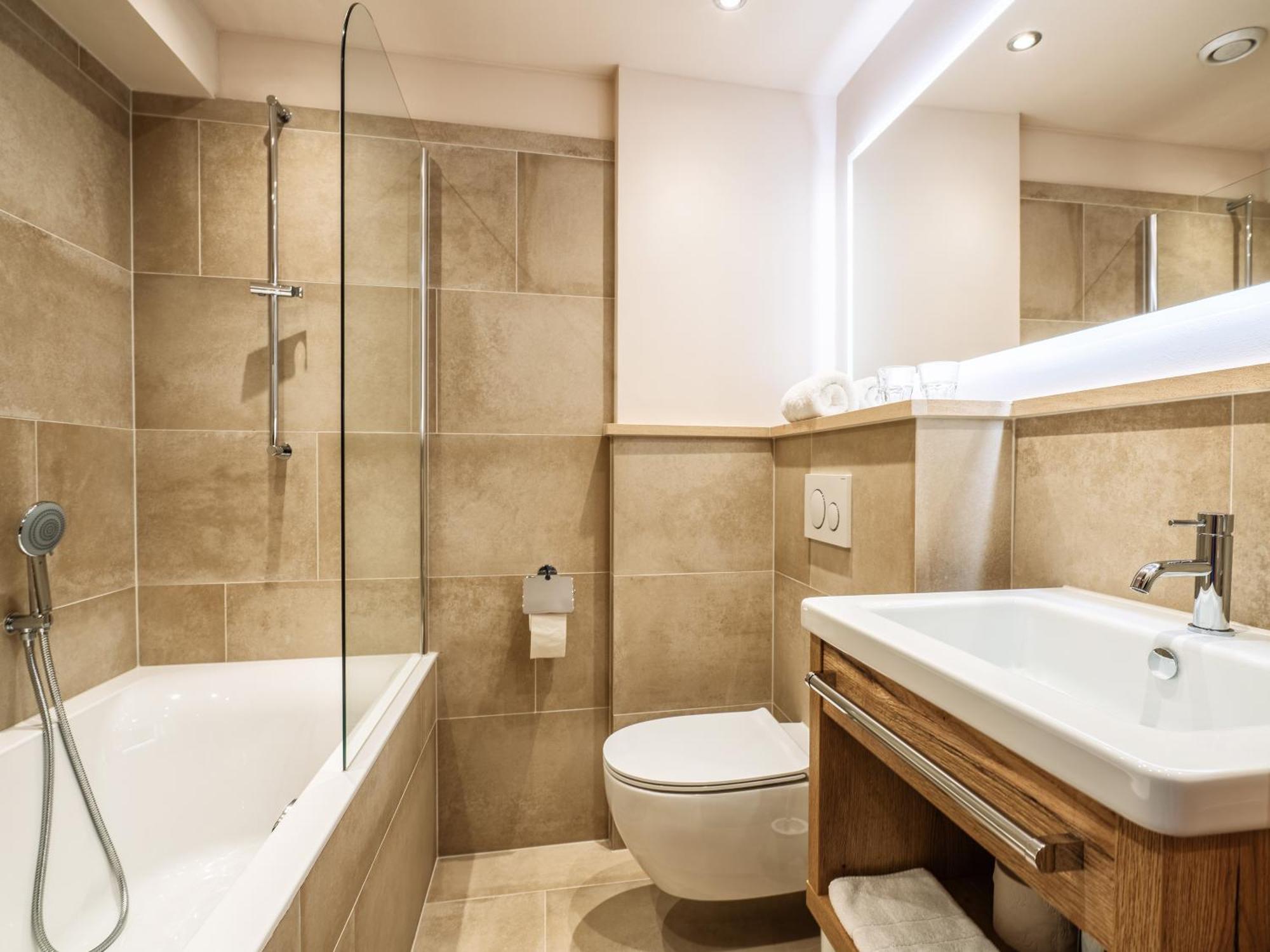 Stadthotel Eggerbraeu Имст Номер фото