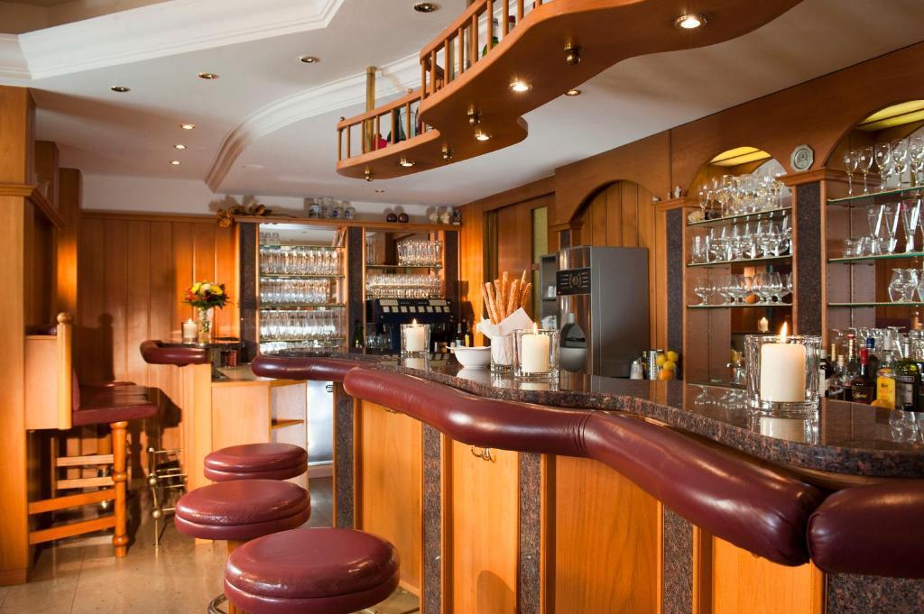 Stadthotel Eggerbraeu Имст Экстерьер фото